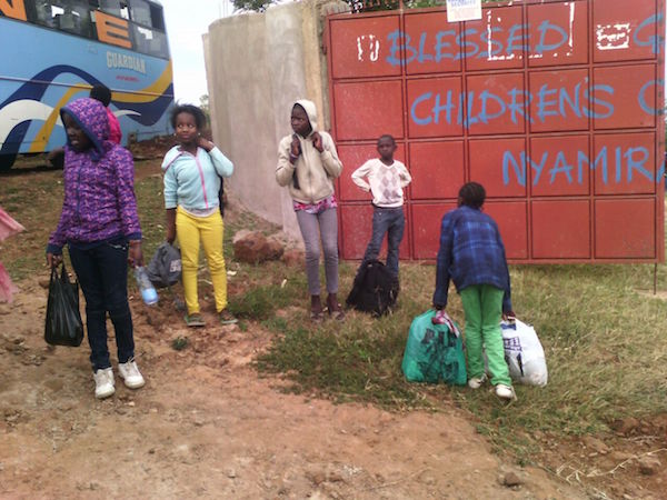 Aankomst kinderen in Nyamira